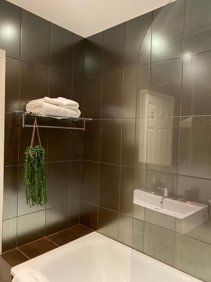 Апартаменты Beautiful Modern Studio In High Street Kensington Лондон Экстерьер фото